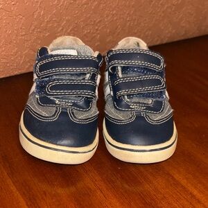 Boys shoes